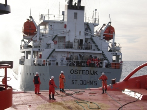 Rescate y remolque de buque Ostedijk desde el buque de salvamento Don Inda